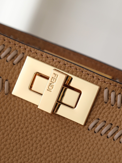 フェンディバッグ側面デザイン